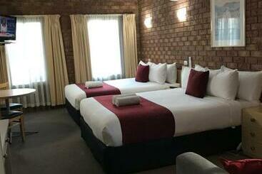 בית מלון כפרי Courtyard Motor Inn