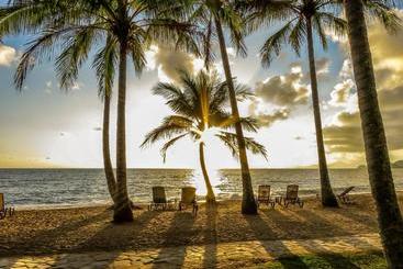 هتل Marlin Waters Beachfront Apartments