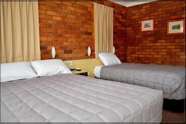 فندق Peter Allen Motor Inn