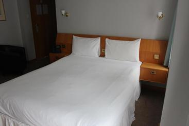 فندق Salterns Harbourside