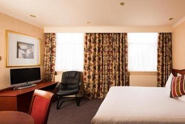 هتل Mercure Burton Upon Trent Newton Park