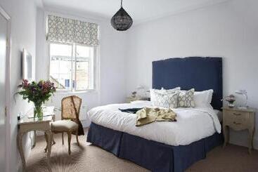 ホテル Rooms By Bistrot Pierre At The Crescent Inn