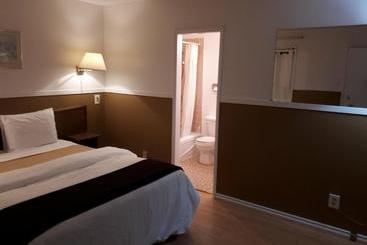 Falcon Nest Motel