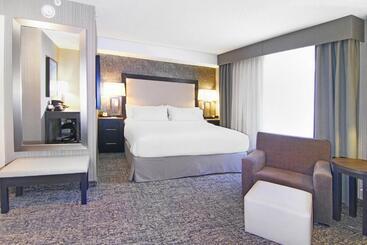 هتل Holiday Inn Express And Suites Calgary, An Ihg