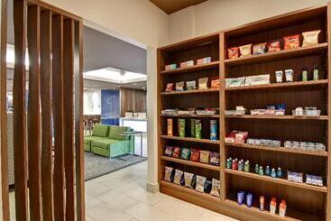 هتل Holiday Inn Express Kamloops, An Ihg