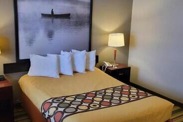فندق Jolly Roger Inn & Resort