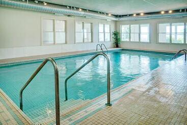 فندق The Loyalist Country Inn & Conference Centre