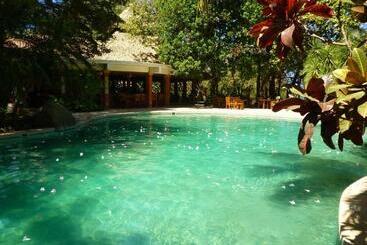 בית מלון כפרי Capitan Suizo Beachfront Boutique