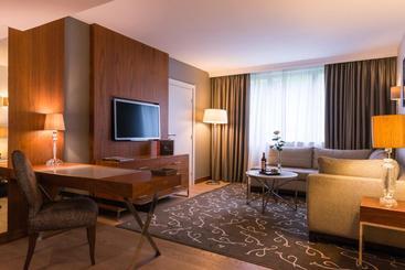 هتل Crowne Plaza Paris  Neuilly, An Ihg
