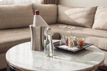 هتل Crowne Plaza Paris  Neuilly, An Ihg