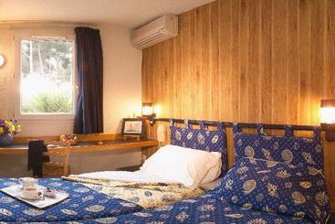 هتل Guestready   Séjour Familial Charmant à Antibes