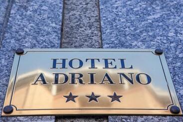 Отель Adriano