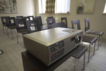 هتل Montini Linate Airport