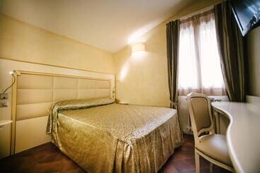 בית מלון כפרי Villa Dei Tigli 920 Liberty Resort