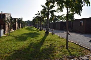 مسافرخانه Bungalows Park Albufera