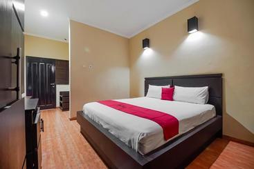 پانسیون Reddoorz Near Pantai Tanjung Pendam