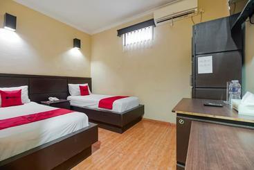 پانسیون Reddoorz Near Pantai Tanjung Pendam