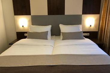 هتل Fletcher Restaurant Emmen