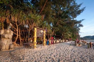هتل Bamboo Bungalows