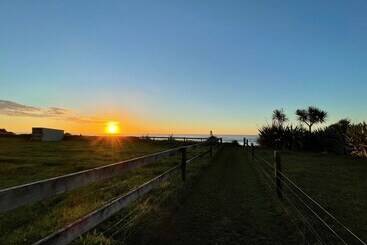 هتل Shining Star Beachfront Accommodation