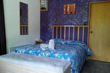 Larchwood Motel