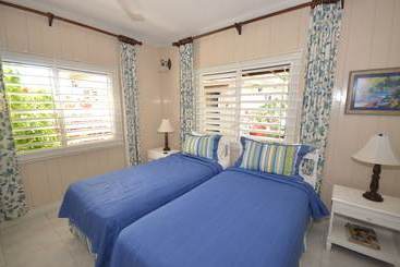 Idleawile Villa, 5br By Jamaican Treasures