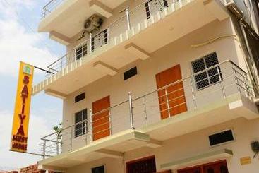پانسیون Satiya Guest House