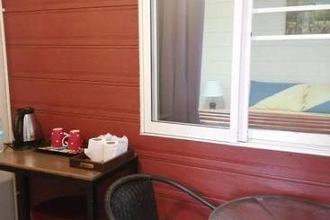 پانسیون At Savika