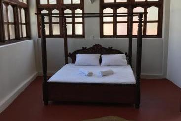 هتل Stone Town Sea View