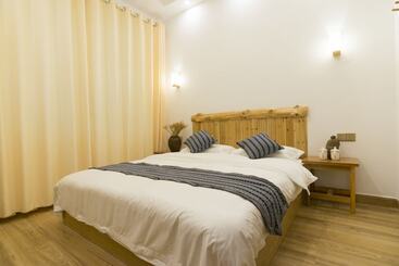 פנסיון Jiesu Renwen Guest House