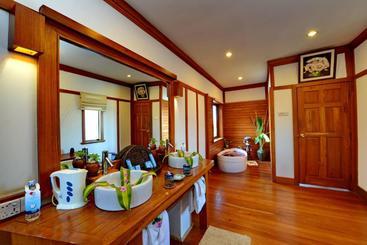 Myanmar Treasure Resorts Inle