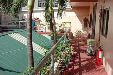 Hotel 1st Street Park Apartelle
