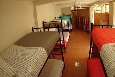 La Casa De Bamboo  Hostel