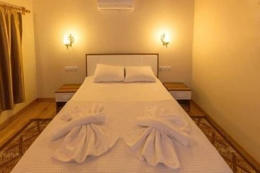 Pension Secret Garden Hotel & Bungalows