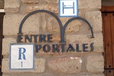 ユースホステル Hostal Entreportales