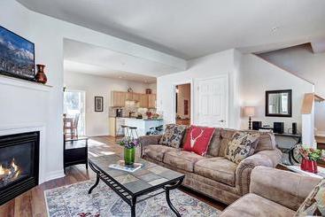 Kingdom Park Townhomes 830