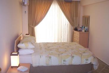 هتل Royal Residences