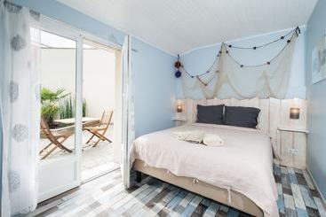 پانسیون B&b La Cabane De Noreda