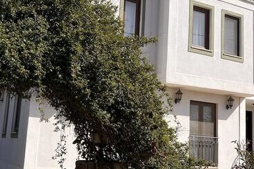 تختخواب و صبحانه Adacayi Otel