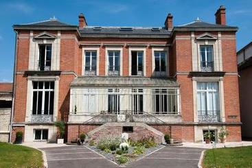 پانسیون Maison M Troyes
