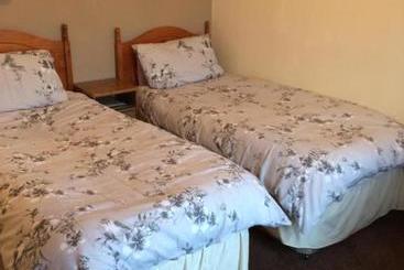 پانسیون Commodore Guesthouse, Seaside Holiday Suites