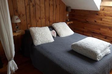 تختخواب و صبحانه Chambre D'hôtes Kiki & Coco