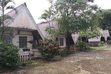 בית מלון כפרי Rak Mae Moon Resort