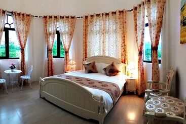 تختخواب و صبحانه Gihak Homestay