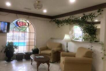فندق على الطريق Majestic Inn