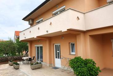 آپارتمانهای توریستها Apartments Elvira