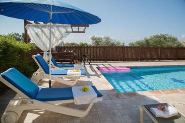 Coral Bay Sunlove Villa