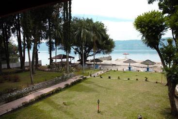 هتل Pandu Lakeside  Tuktuk