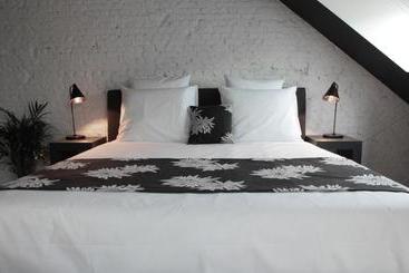 پانسیون Maison Nationale City Flats & Suites