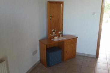 Pissouriana Hotel Apartments